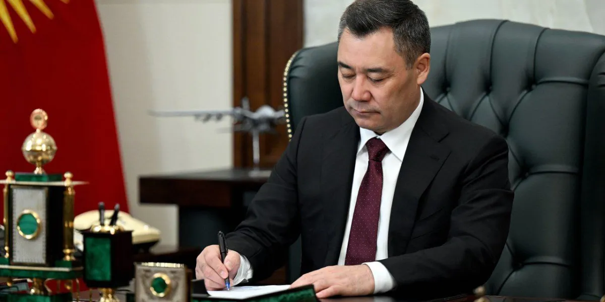 Садыр Жапаров сменил акима Лейлекского района