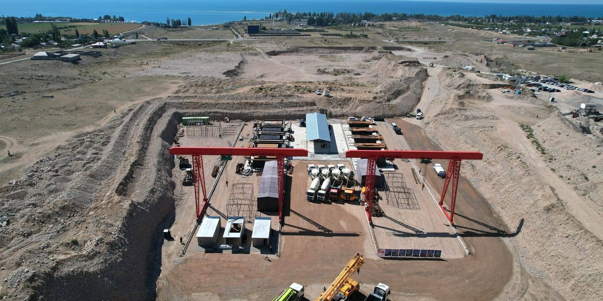 Завод «Түндүк Бетон» в Иссык-Кульской области. Фото: Администрация президента КР.