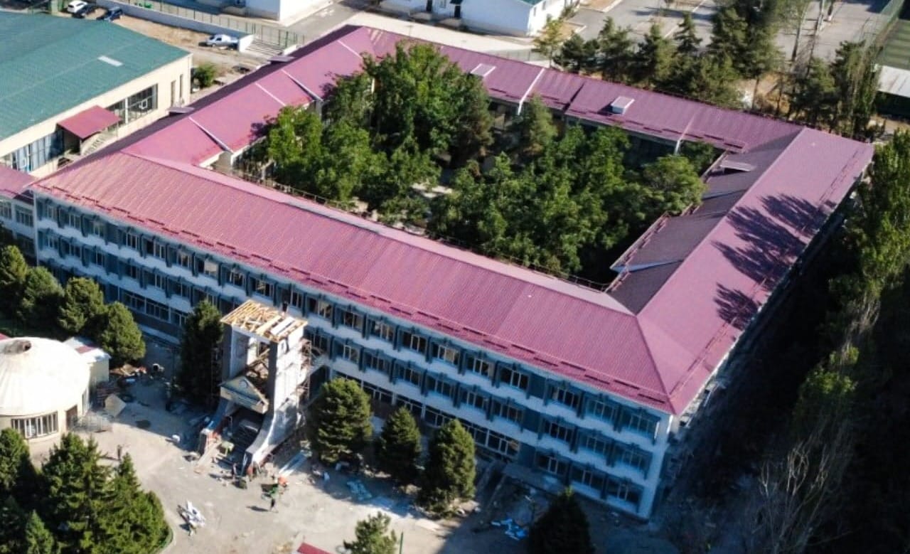 В Бишкеке впервые за 45 лет капитально ремонтируют лицей-школу №5