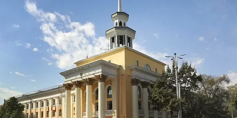 Нацбанк приостановил лицензии двух обменных бюро в Джалал-Абаде