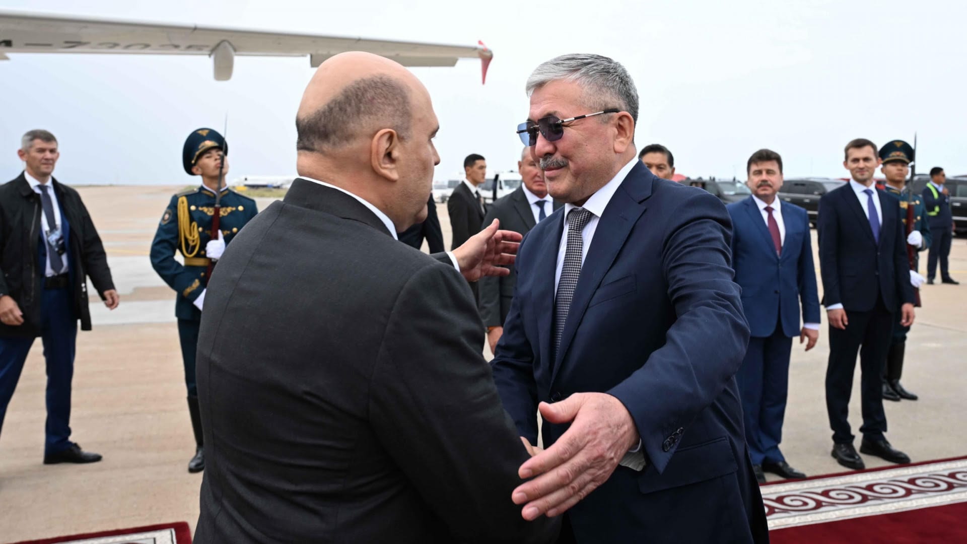 Глава правительства РФ  прибыл в Кыргызстан с официальным визитом