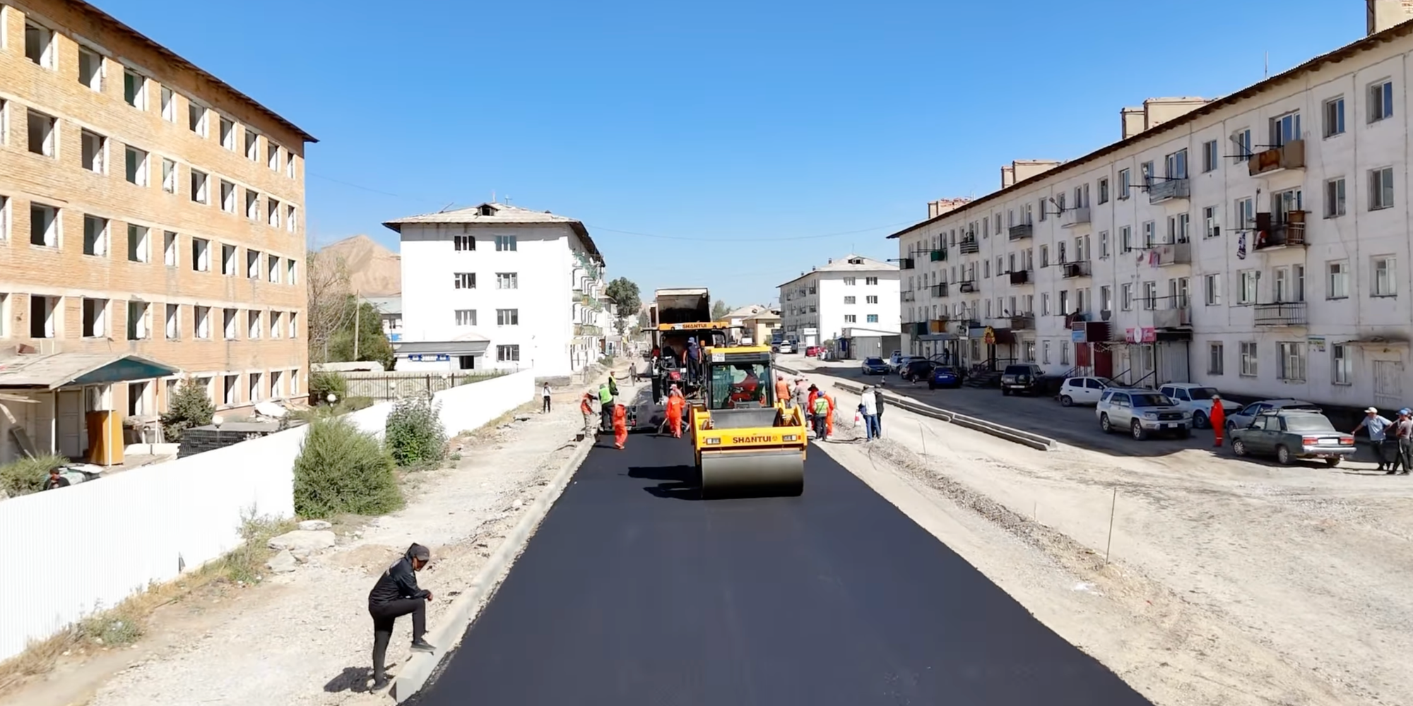 В Нарыне продолжается ремонт улиц Ленина и Шералиева