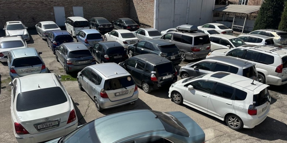 В КР легализовали 13 тысяч машин с иностранными номерами — срок истекает 1 октября