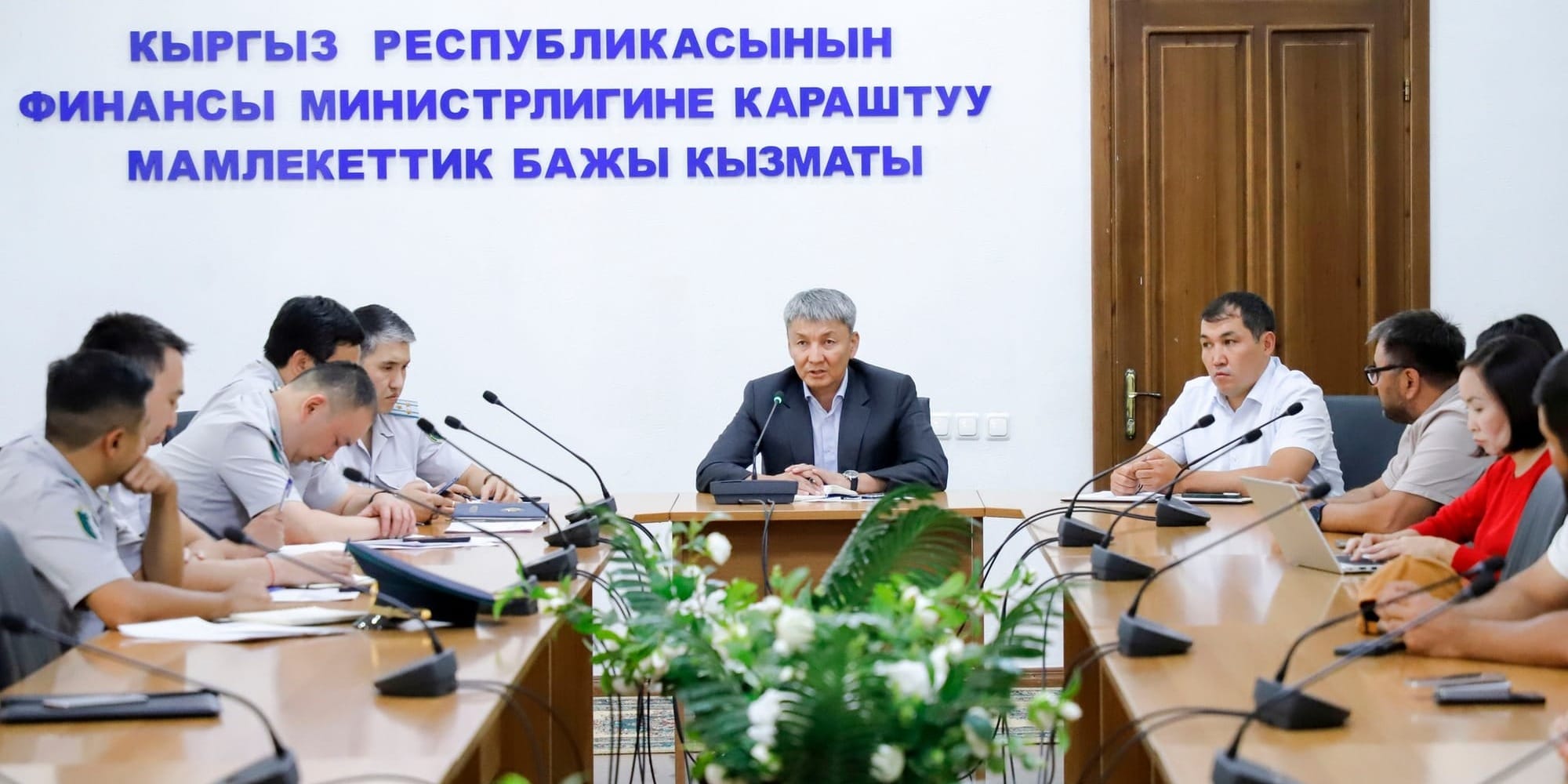 Таможенная служба и бизнес обсудили администрирование мобильных устройств в КР