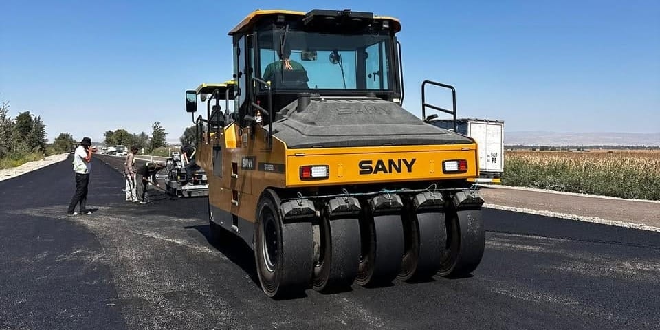 В Бишкеке на дороге Лебединовка – ГЭС-5 начали укладывать асфальт – Минстрой