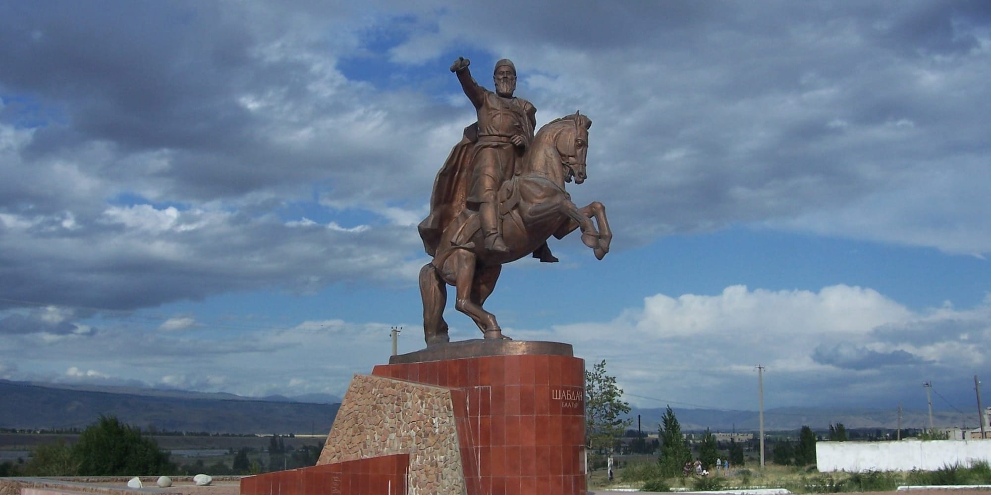 На берегу канала в Кемине возвели незаконные объекты — Минсельхоз требует сноса