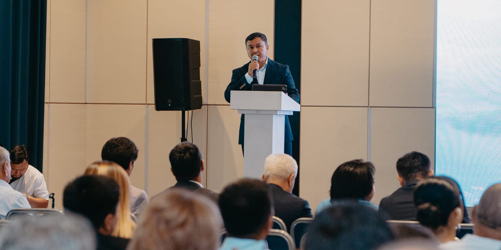 Смена поколений в Союзе строителей: руководство принял Чолпонбек Акматов