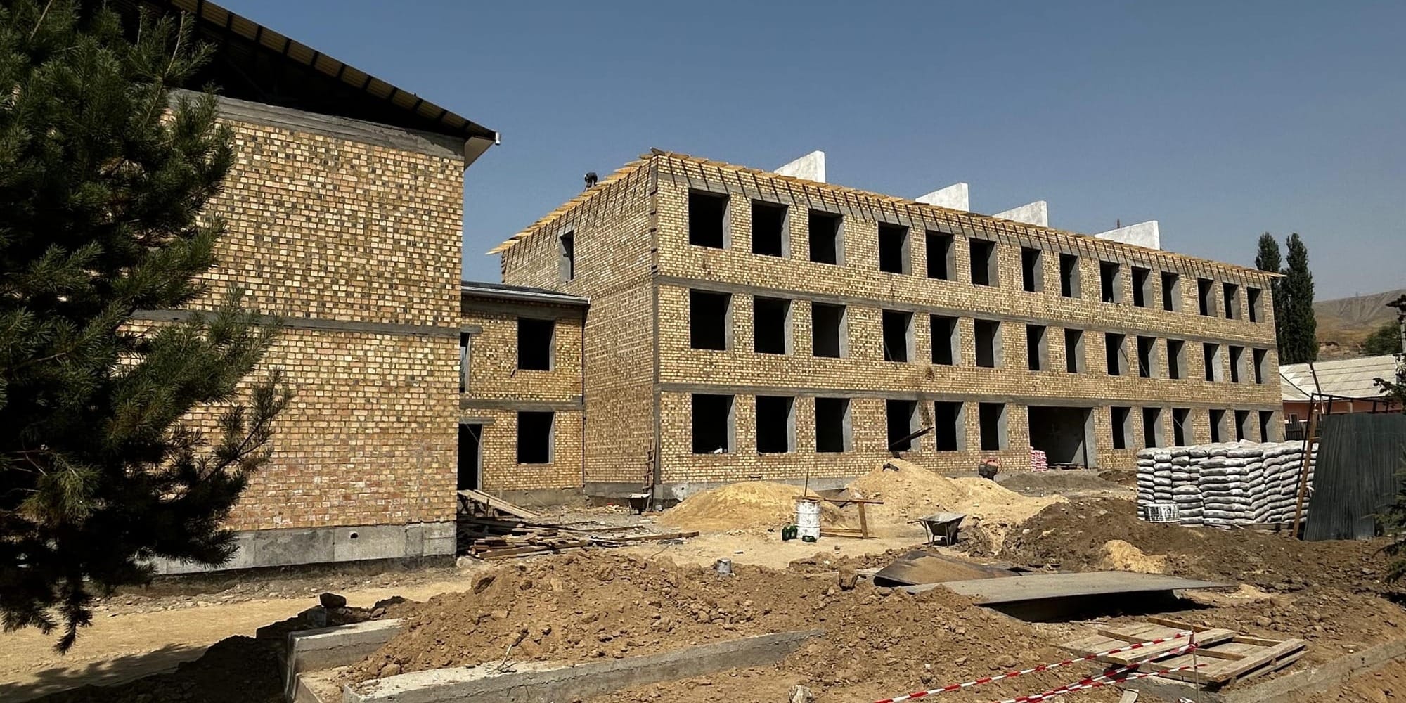 В Оше строят новую школу на 225 мест — фото