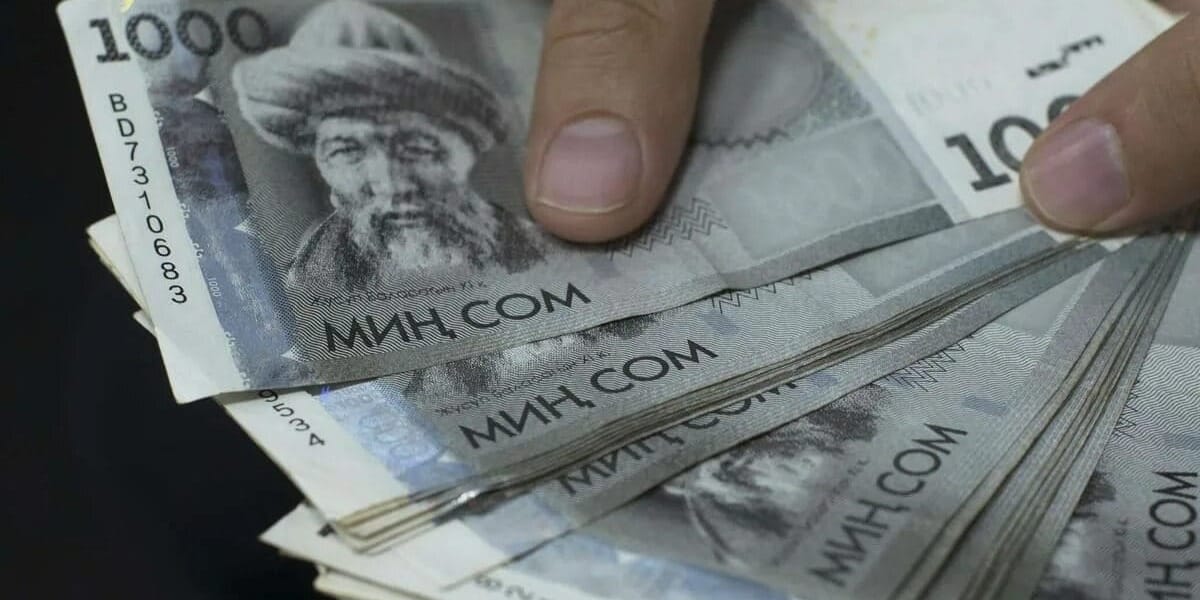 Кыргызстанцы хранят на счетах до востребования более 649 млрд сомов