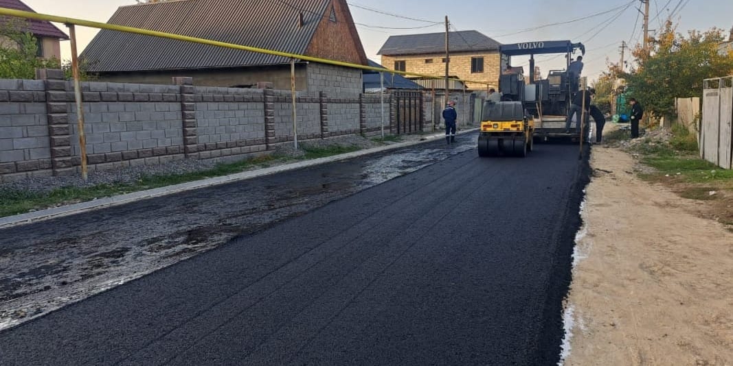 Завершено асфальтирование второго участка улицы Козу-Баглан — от улицы Мыскал до БЧК. Фото: мэрия Бишкека.