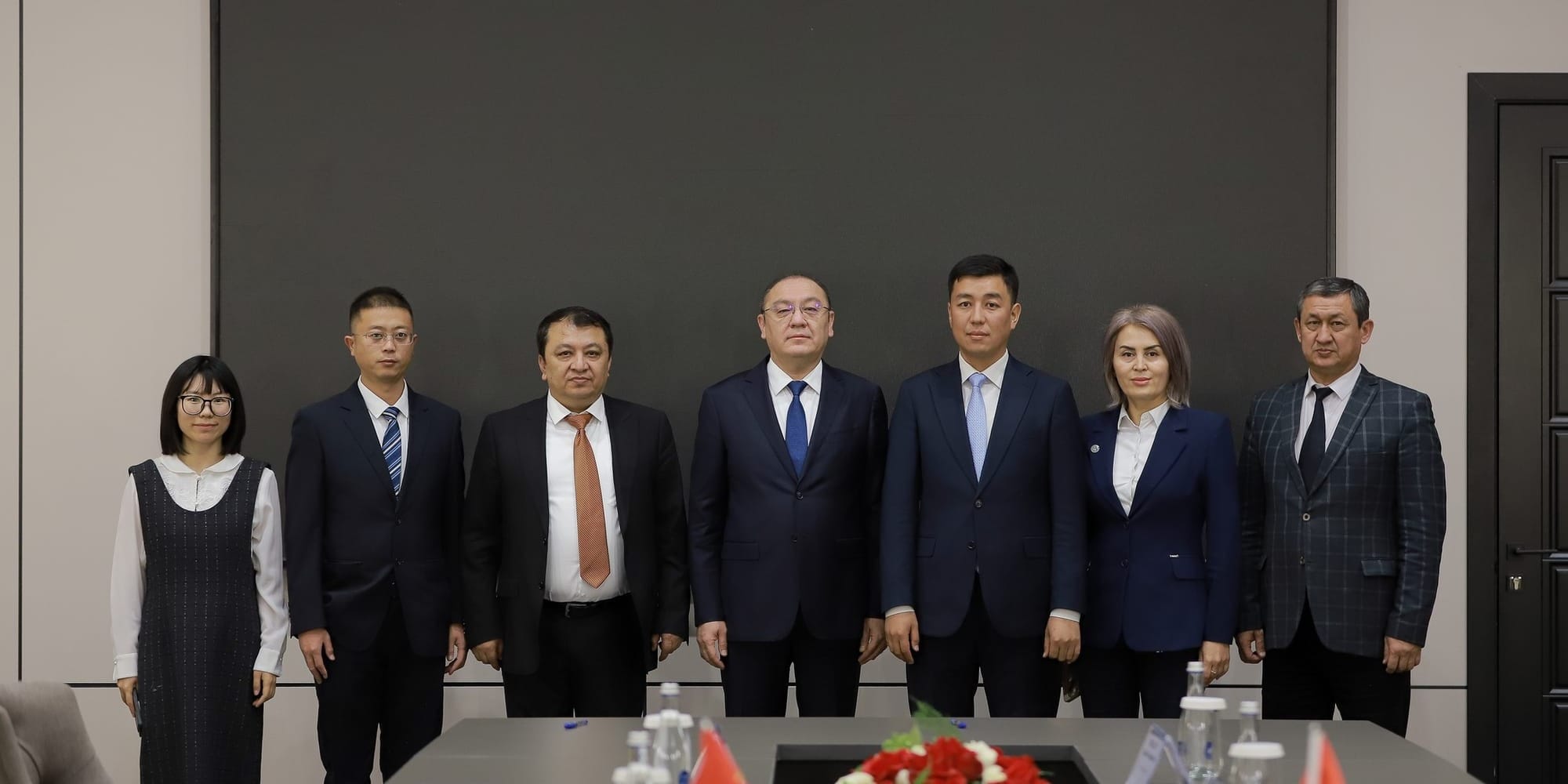 Встреча руководителей Оша и Кашгара. Фото: мэрия города.