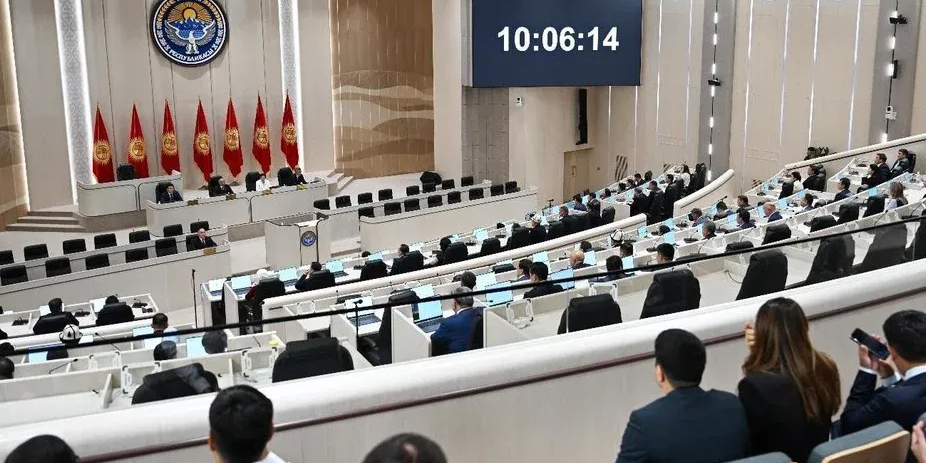 При военном и чрезвычайном положении парламент КР сохранит контроль за правами человека