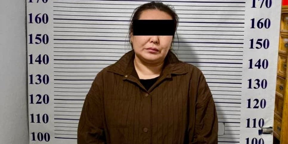 В Сузаке сотрудницу ЦОН задержали за вымогательство при оформлении гражданства