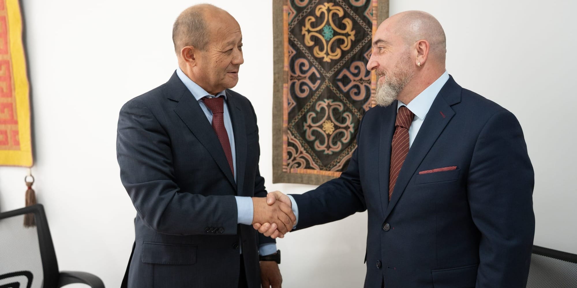 В Кыргызстане повысят цифровую грамотность банковских сотрудников – подписан меморандум