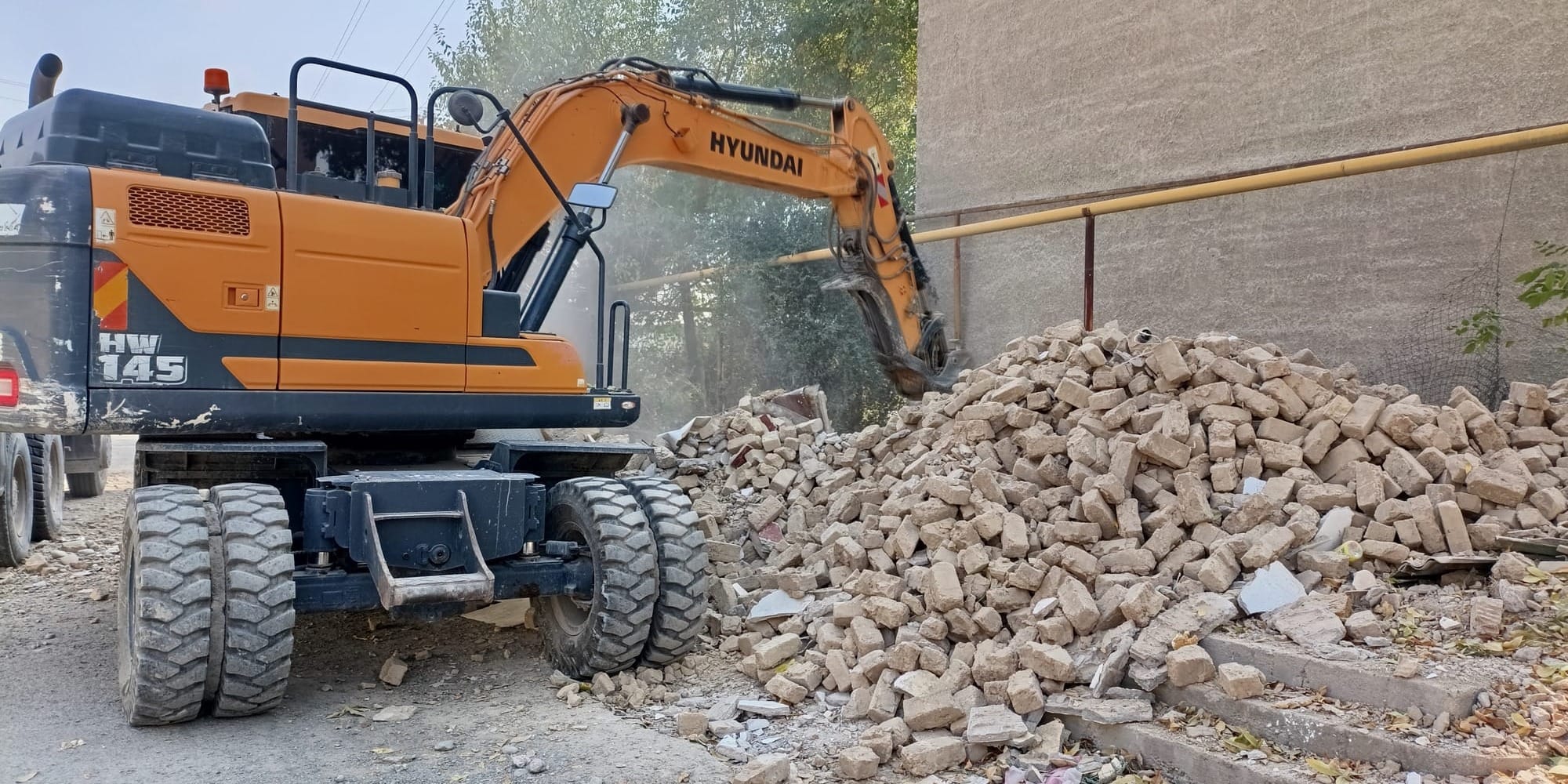 Снос незаконных построек в Манасе. Фото: Минстрой.