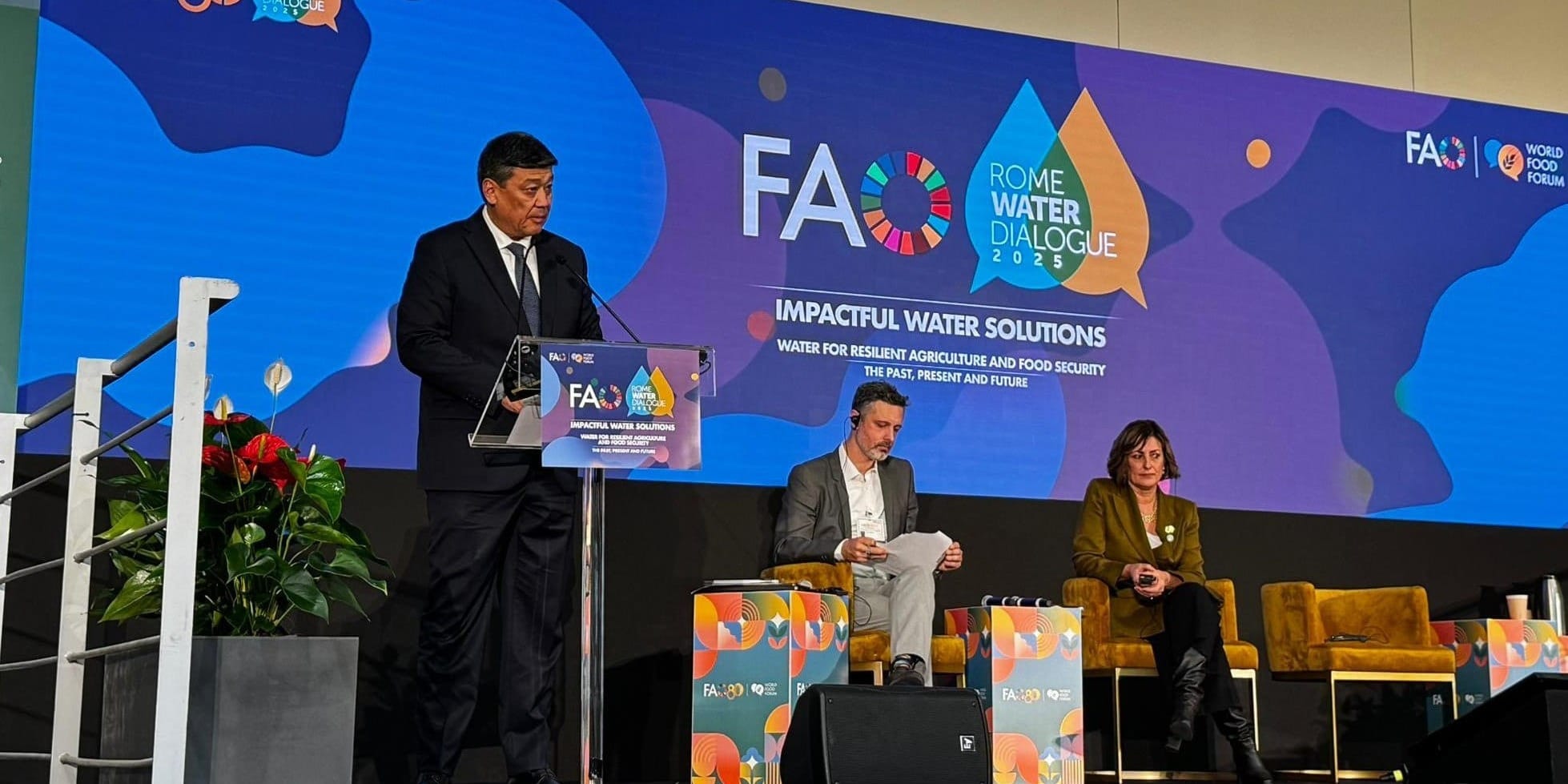 Кыргызстану нужно $1.2 млрд, чтобы обеспечить водой 960 сел — Торобаев