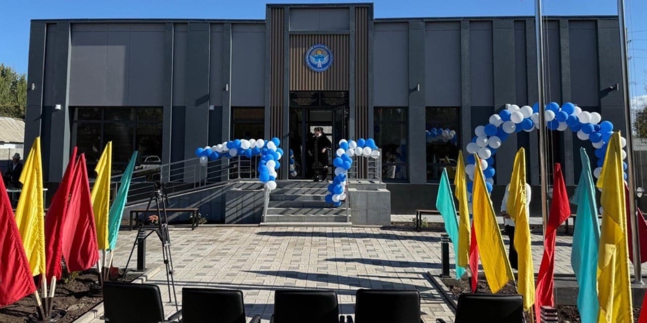 В Тюпском районе открыли новое здание управления архитектуры