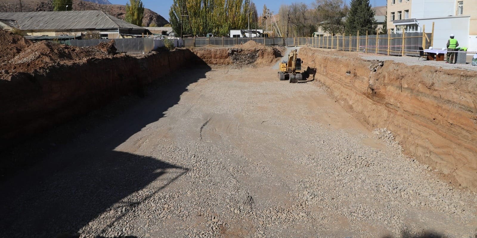 Котлован будущего родильного отделения в Нарыне. Фото: Минстрой.