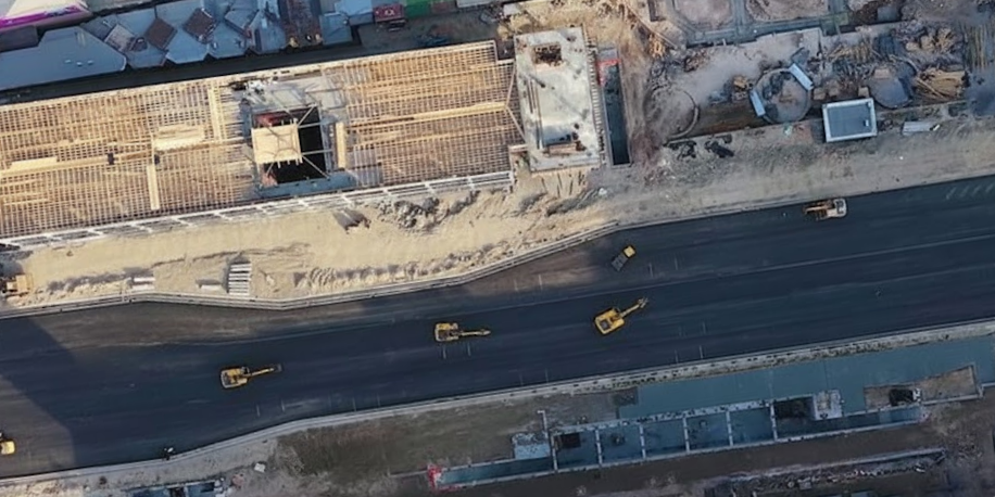 В мэрии Бишкека объяснили, почему дорога у ЦУМа «кажется узкой»