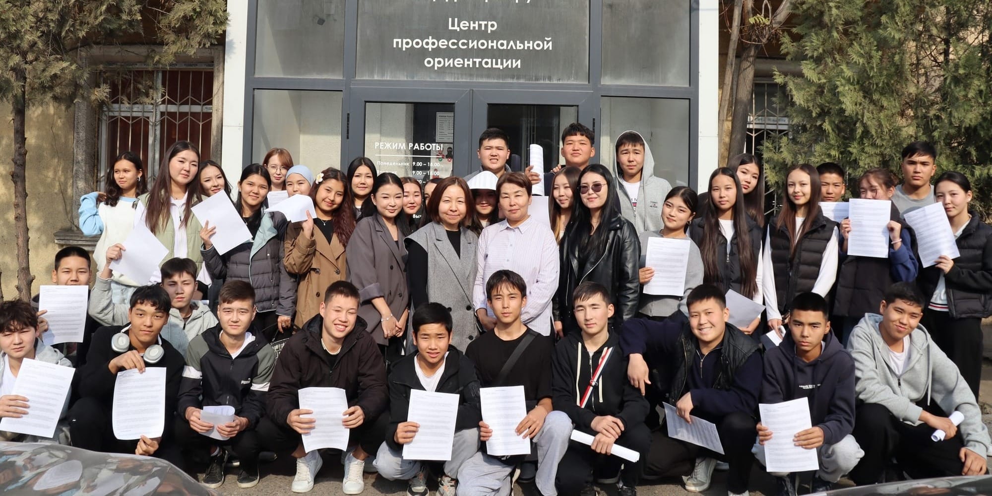 Более 5.7 тысячи старшеклассников в Бишкеке прошли профориентационное тестирование