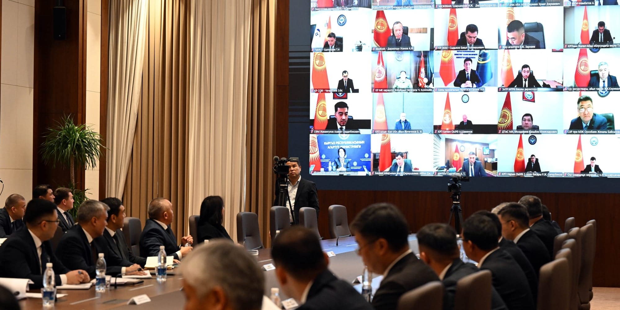 В КР упростили лицензирование школ и замену водительских прав