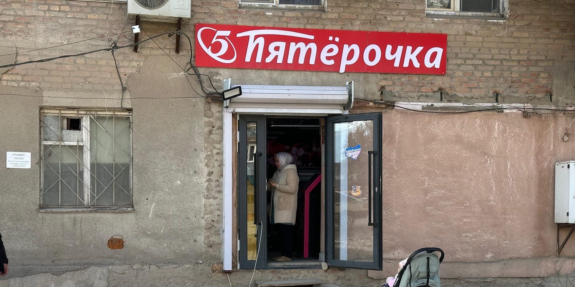 В Таласе владельцев салона и магазина оштрафовали за самовольные пристройки