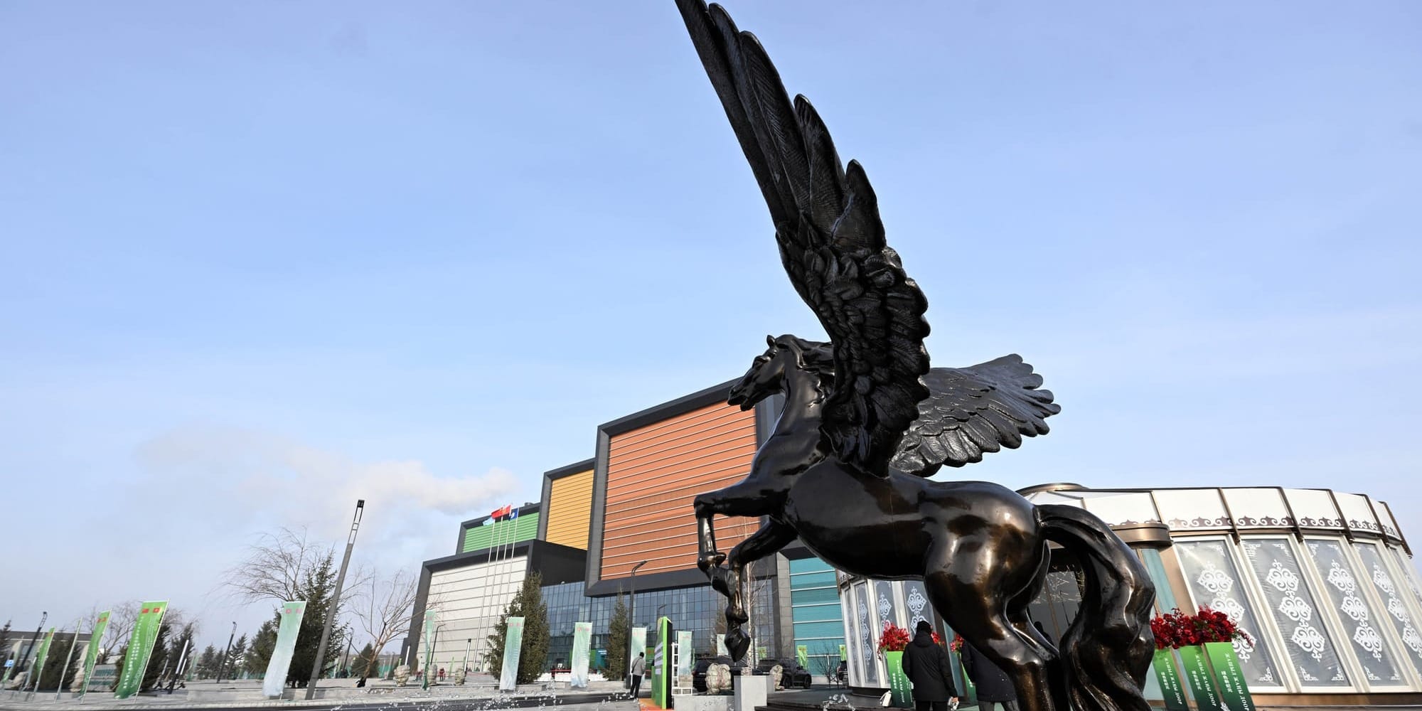 Садыр Жапаров запустил в Бишкеке завод по утилизации ТБО и выработке электроэнергии