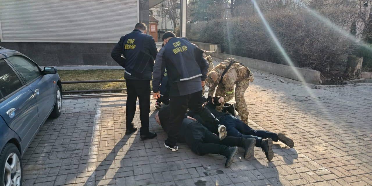 Лжесиловики выманили у кыргызстанца $10 тысяч за закрытие уголовного дела