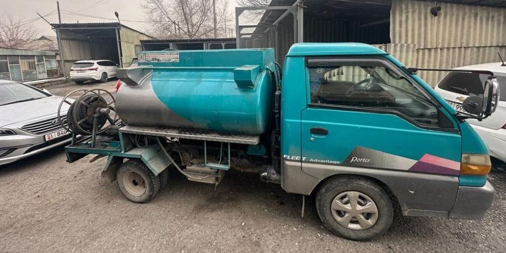 ГСМ продавали «с колес»: в Ошской области задержали пять автоцистерн