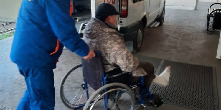 Шаг не туда: в Ала-Арче спасли мужчину с травмой ноги