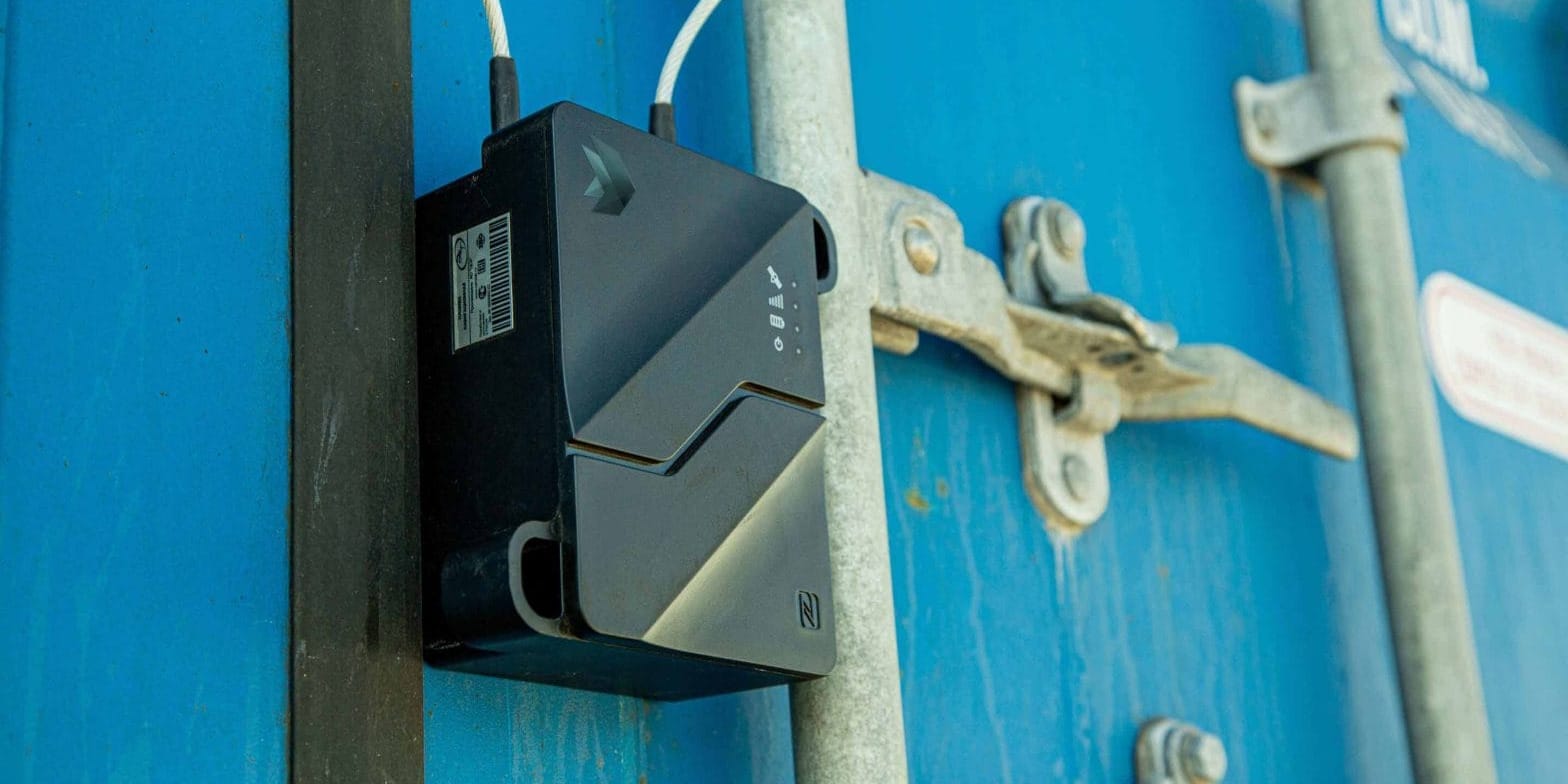 С 11 февраля в КР вводят обязательное навигационное пломбирование алкоголя и табака