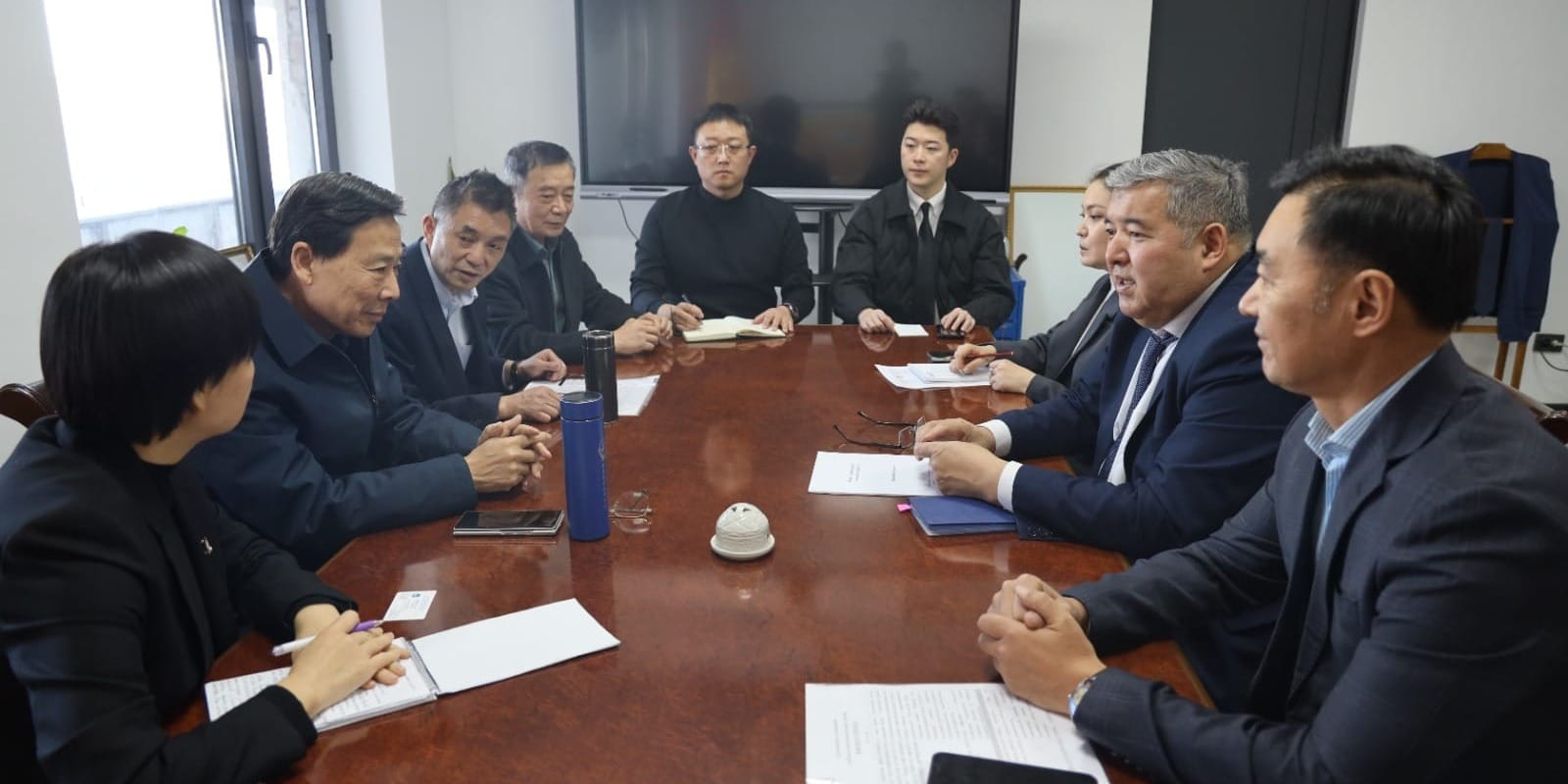 В Кыргызстане планируют построить «умные» теплицы по технологиям Китая