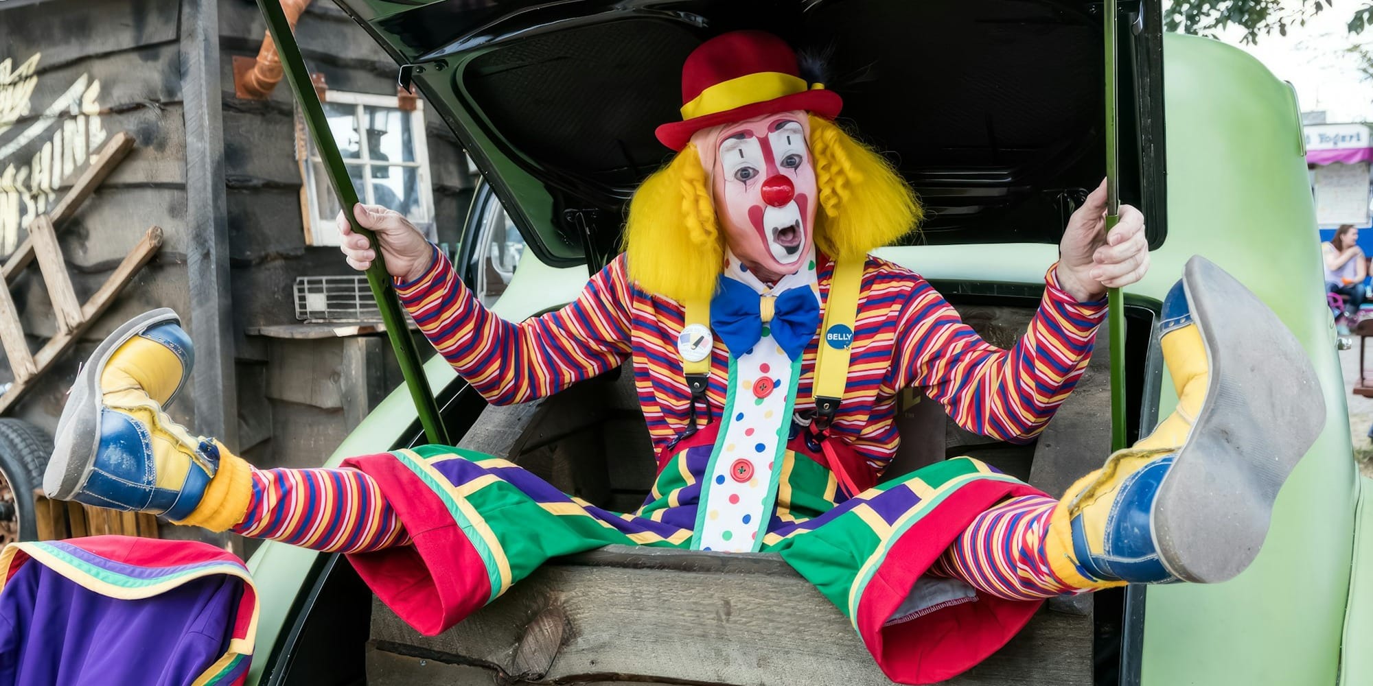 Артистам утвердили право на пенсию за особые условия труда в КР