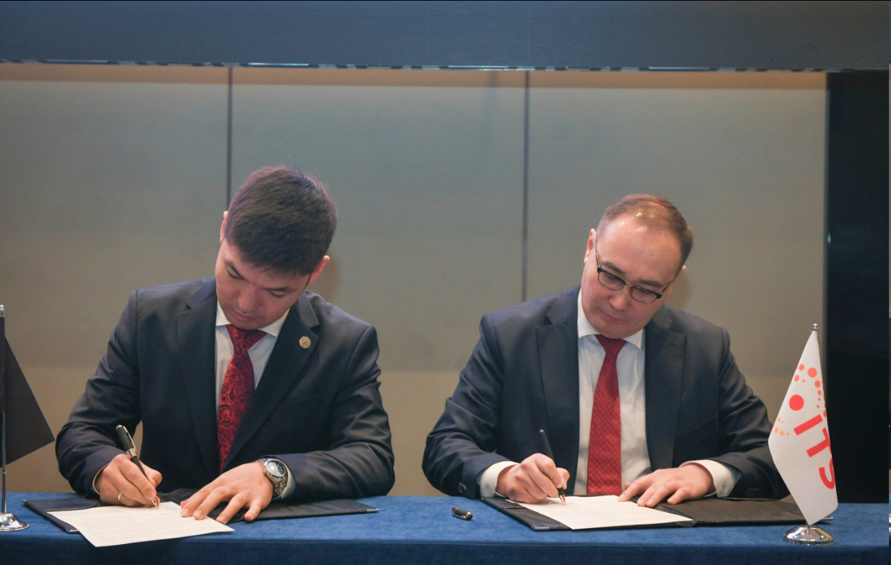Генеральный директор Royal Pure Gold Абдикапаров Арстанбек и председатель правления ITS Чингиз Канапьянов подписали договор о подключении к торгам.