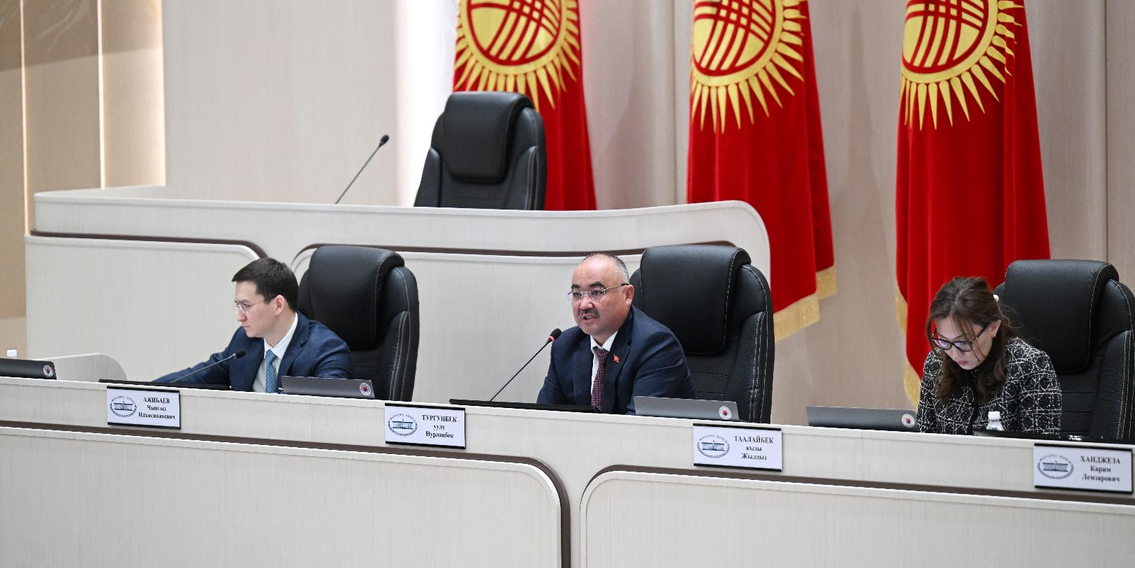 Спикер ЖК призвал исполнительную власть прекратить критиковать депутатов
