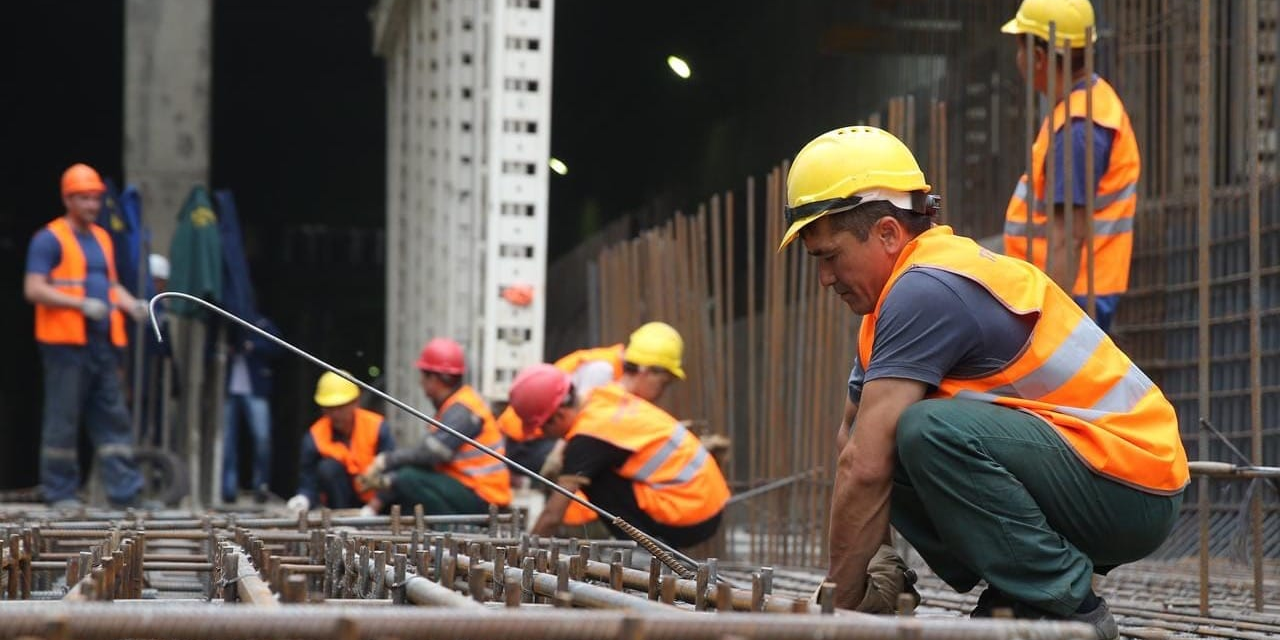 Как мигрантам выйти из реестра «контролируемых лиц», объяснил посол РФ в КР