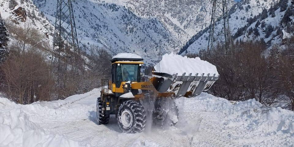Дорогу Бишкек – Ош закрыли из-за схода лавин
