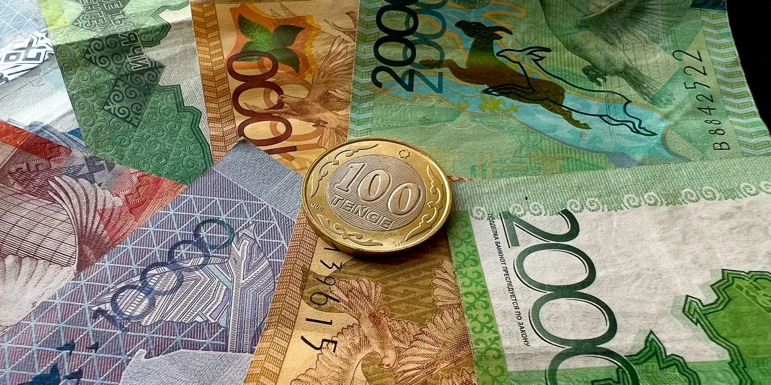 Тенге нацелился на рекорд: официальный курс валют на 19 февраля