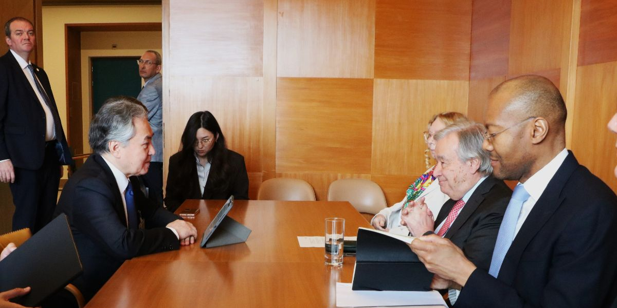 В Женеве прошли переговоры главы МИД Кыргызстана и генсека ООН: что обсудили