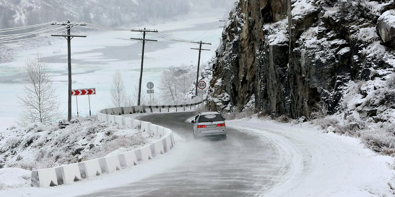 Лавины и снег закрыли проезд для грузовиков на перевалах Тоо-Ашуу и Долон