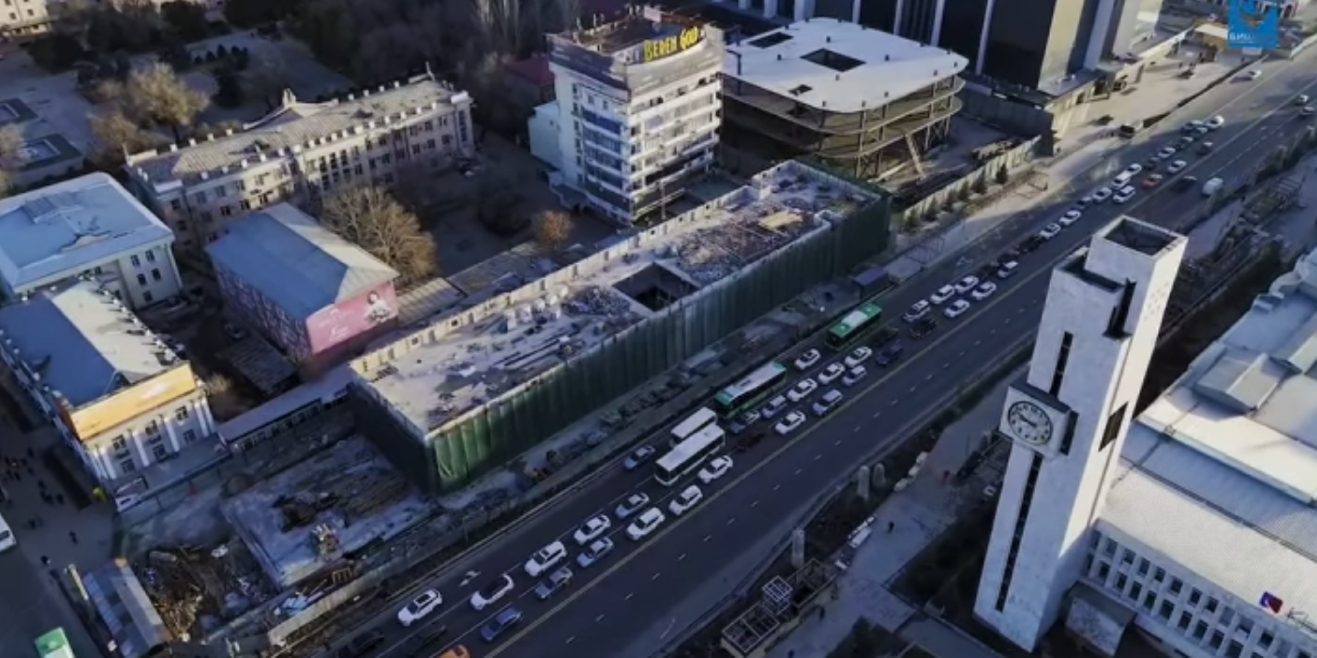 «Верните фонтаны»: Мэр Бишкека дал три дня на снос стройки возле ЦУМа (видео)