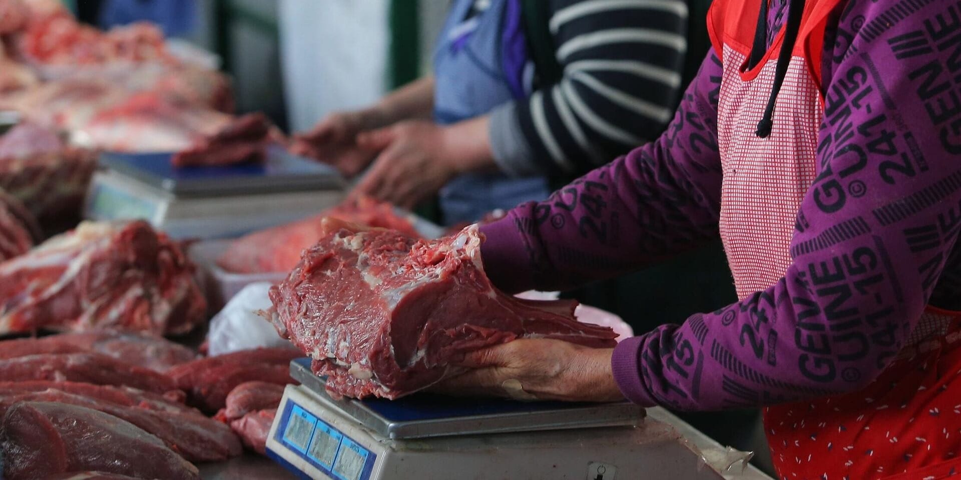 Говядина по 720, баранина по 710 сомов: Госантимонополия установила предельные цены в Бишкеке