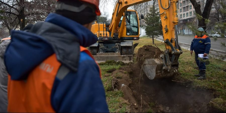 Авария на теплосети в Бишкеке: когда в микрорайонах подключат горячую воду