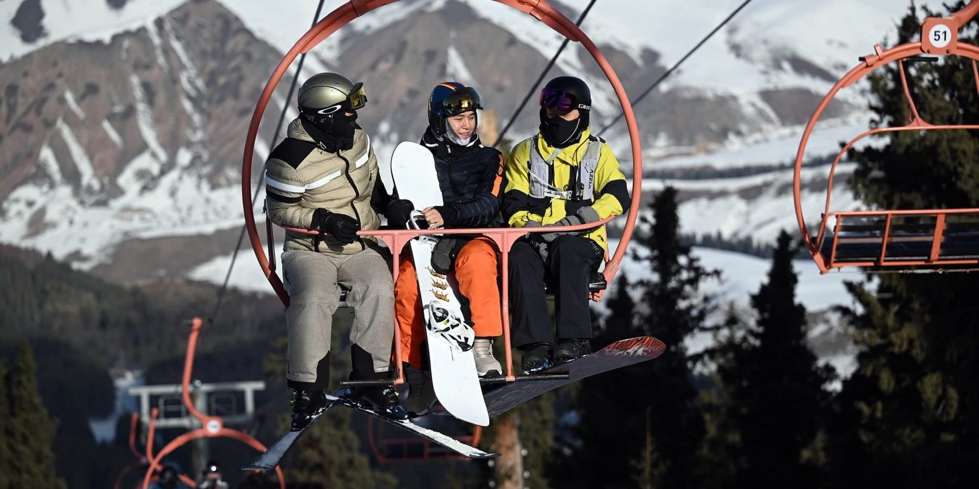 Садыр Жапаров показал основателю Binance курорт «Каракол» на Иссык-Куле