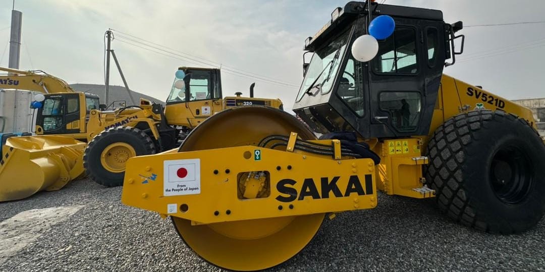 Баткенская область получила 43 единицы спецтехники и новый асфальтобетонный завод