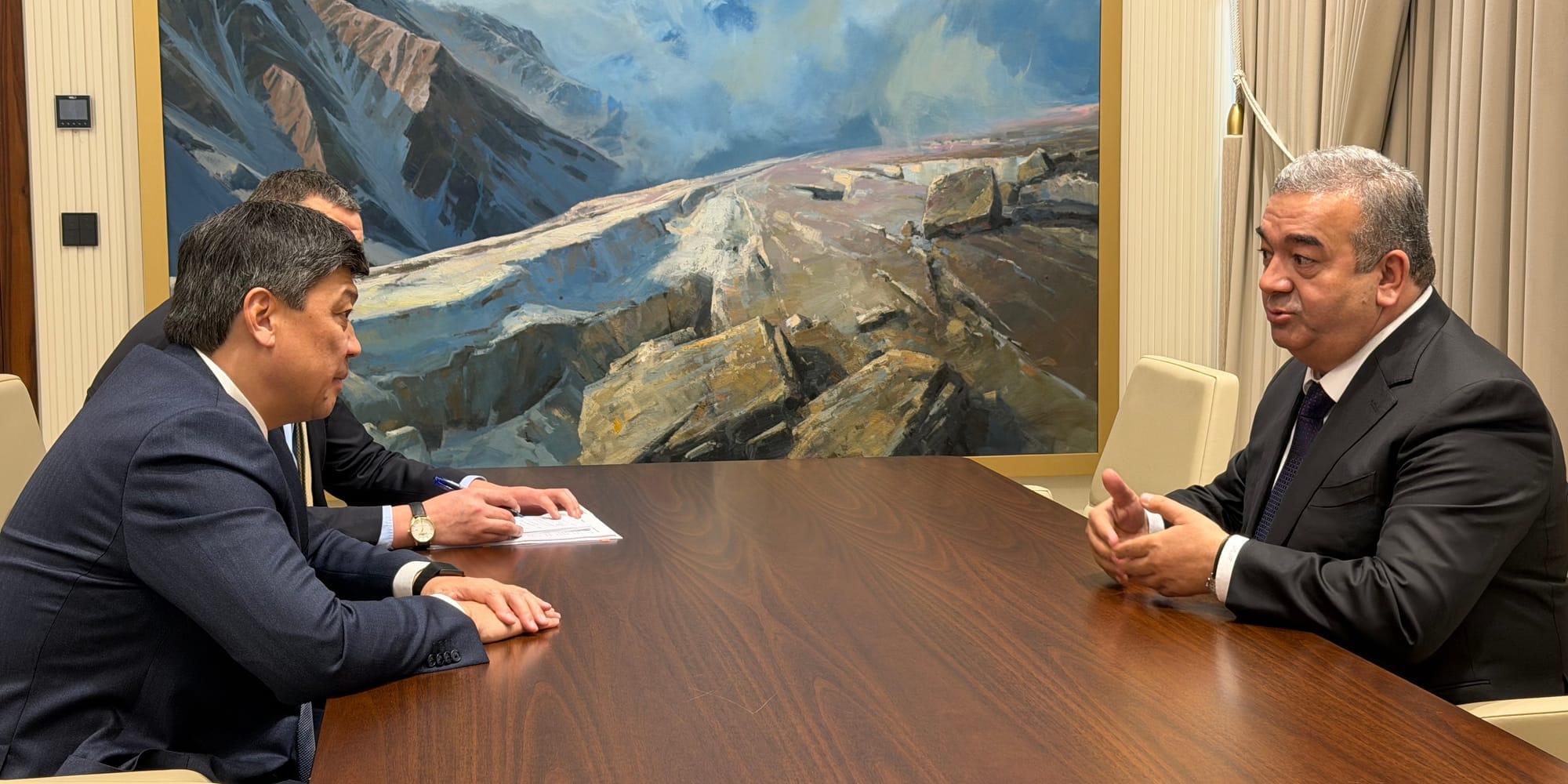 Быки, яки и хлопок: КР и Таджикистан создадут рабочую группу по проектам АПК