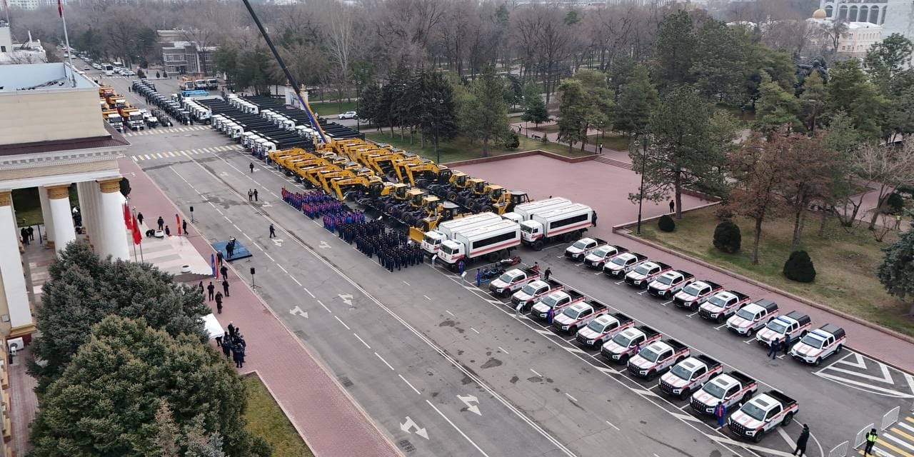 МЧС Кыргызстана получило 116 единиц спецтехники