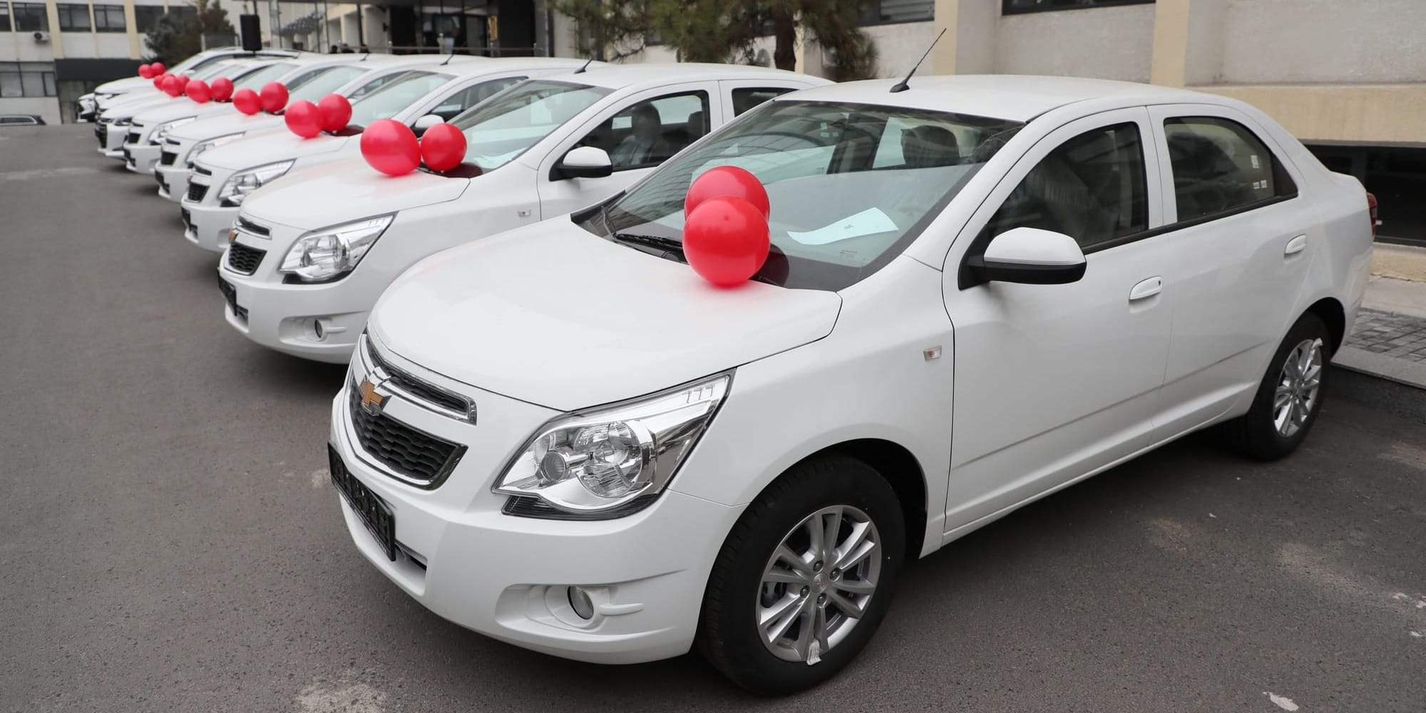 Национальной академии наук КР передали 26 новых автомобилей на 45 млн сомов