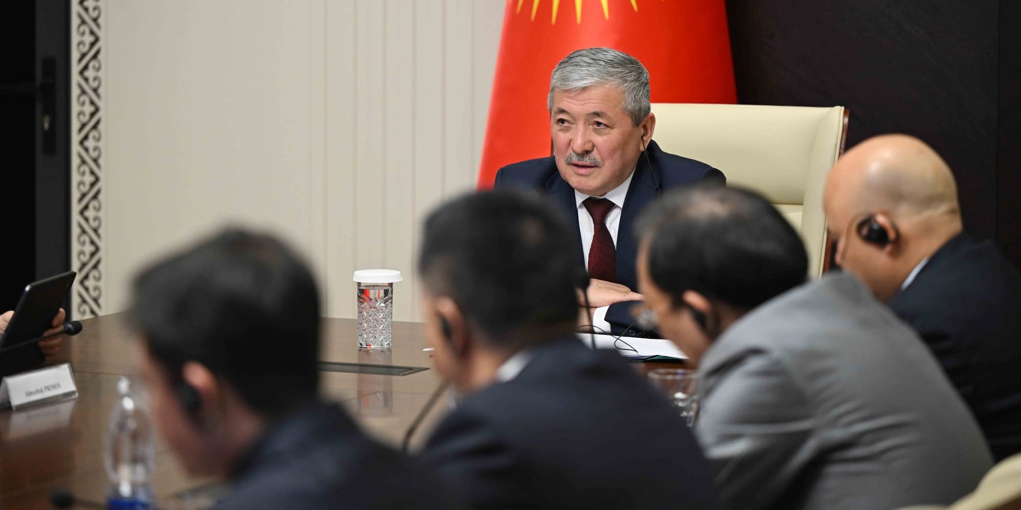 Глава кабмина обсудил с Guangdong Holdings инвестиции в ГЭС Кыргызстана