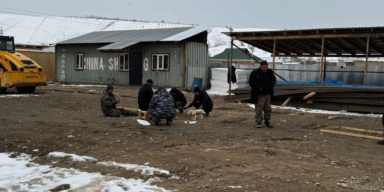 Минстрой зафиксировал отставание от сроков на стройке детсада на 140 мест в Токтогуле